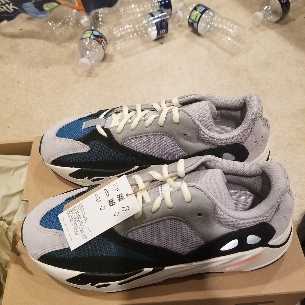 adidas yeezy 700 waverunner size.10